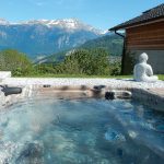 spa dynasty vue sur montagne avec booddha