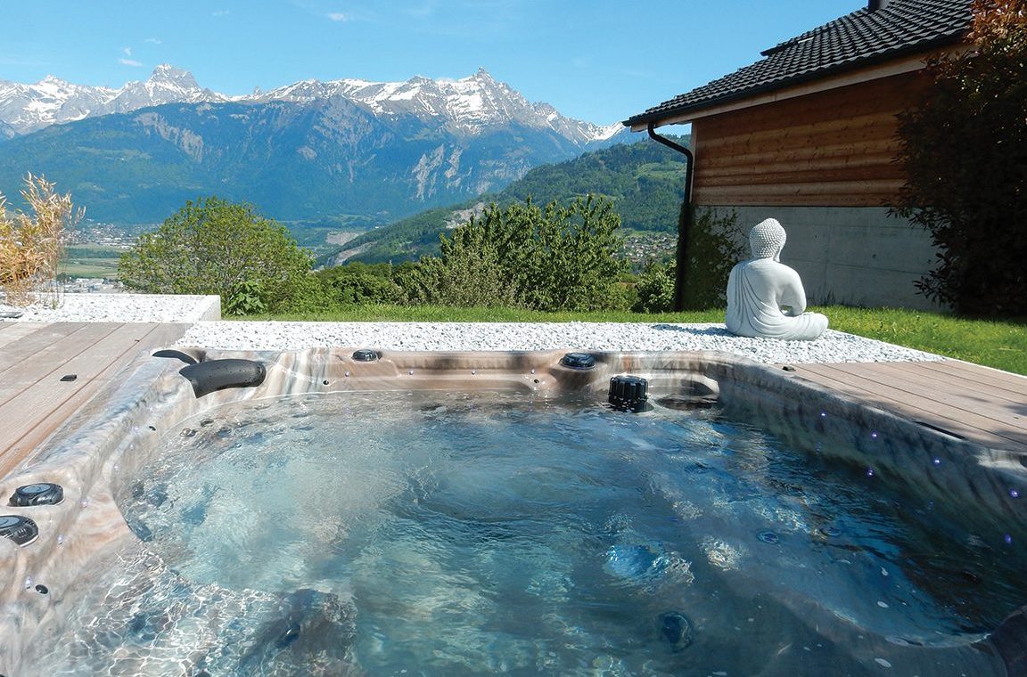 spa dynasty vue sur montagne avec booddha