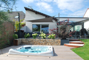 spa-jacuzzi-wpi-worldpoolinnovation-auxjardindecarelle-moselle-maison-exterieur