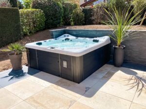 spa-worldpoolinnovation-masseenvironnement-jardin-spadenage